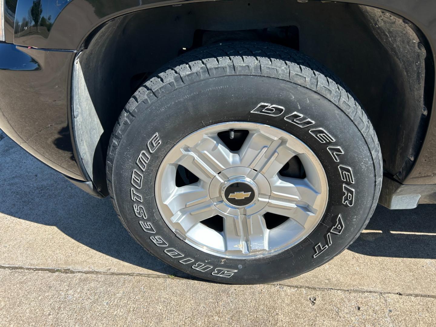 2007 BLACK /BLACK Chevrolet Suburban LS 1500 4WD (3GNFK16377G) with an 5.3L V8 OHV 16V FFV engine, 4-Speed Automatic Overdrive transmission, located at 17760 Hwy 62, Morris, OK, 74445, (918) 733-4887, 35.609104, -95.877060 - 2007 CHEVROLET SUBURBAN HAS 5.3L V8 ENGINE. THIS SUV FEATURES KEYLESS REMOTE ENTRY, POWER SEATS, POWER LOCKS, POWER WINDOWS, POWER WINDOWS, POWER ADJUSTABLE FOOT PEDAL, AMFM STEREO, XM RADIO, AUX PORT, NAVIGATION, BACKUP CAMERA, MULIT-FUNCTION STEERING WHEEL CONTROLS, CRUISE CONTROL, DUAL CLIMATE CO - Photo#25